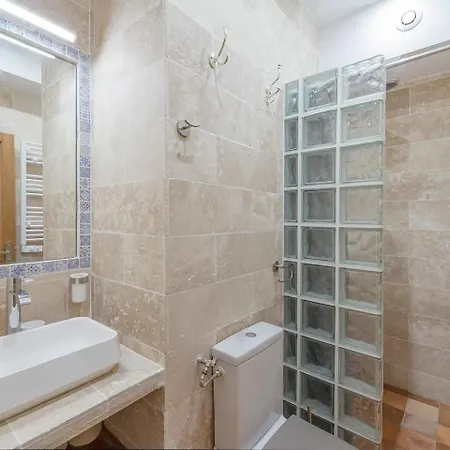 Tranquil Retreat On Boulev